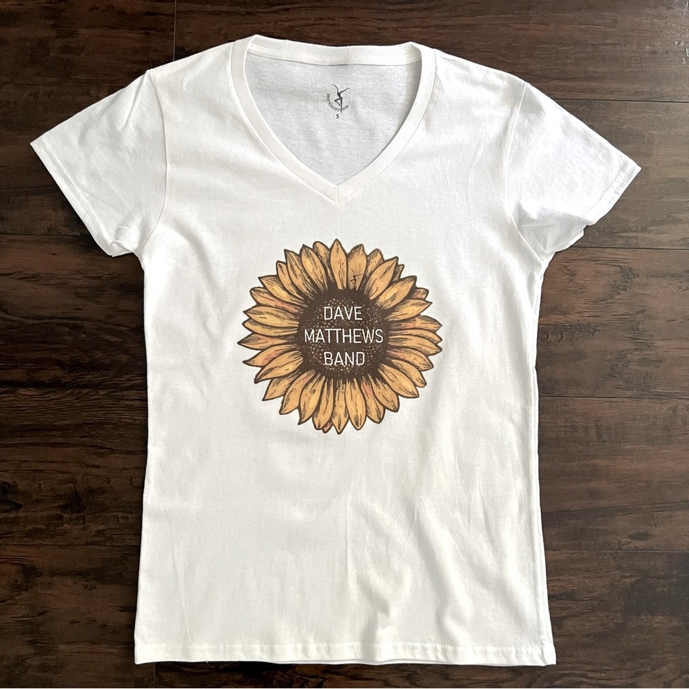 NWOT - Dave Matthews Band (sunflower) t-shirt